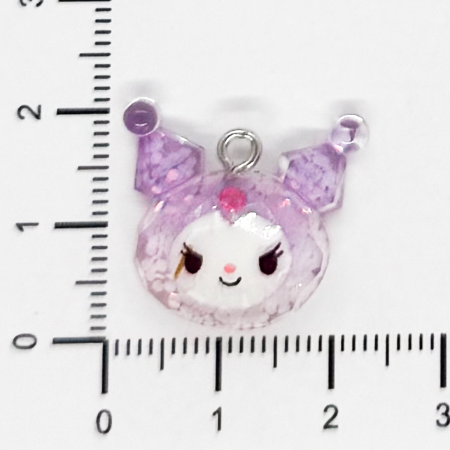 Dije c/pitón glitter cabeza Kuromi x 1un  