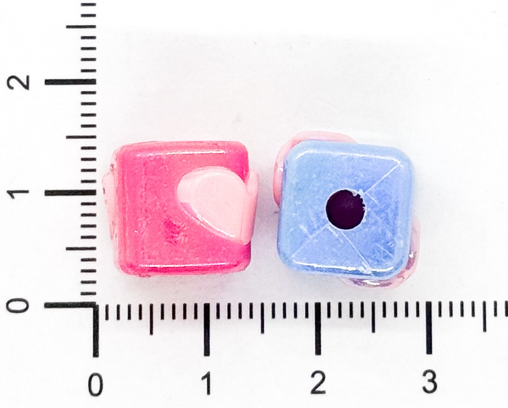 Plástico bicolor brillo AB cubo corazón 10mm x 10gr. 