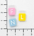 Plástico letras cuadradas planas 8x8mm colores x 10gr. 