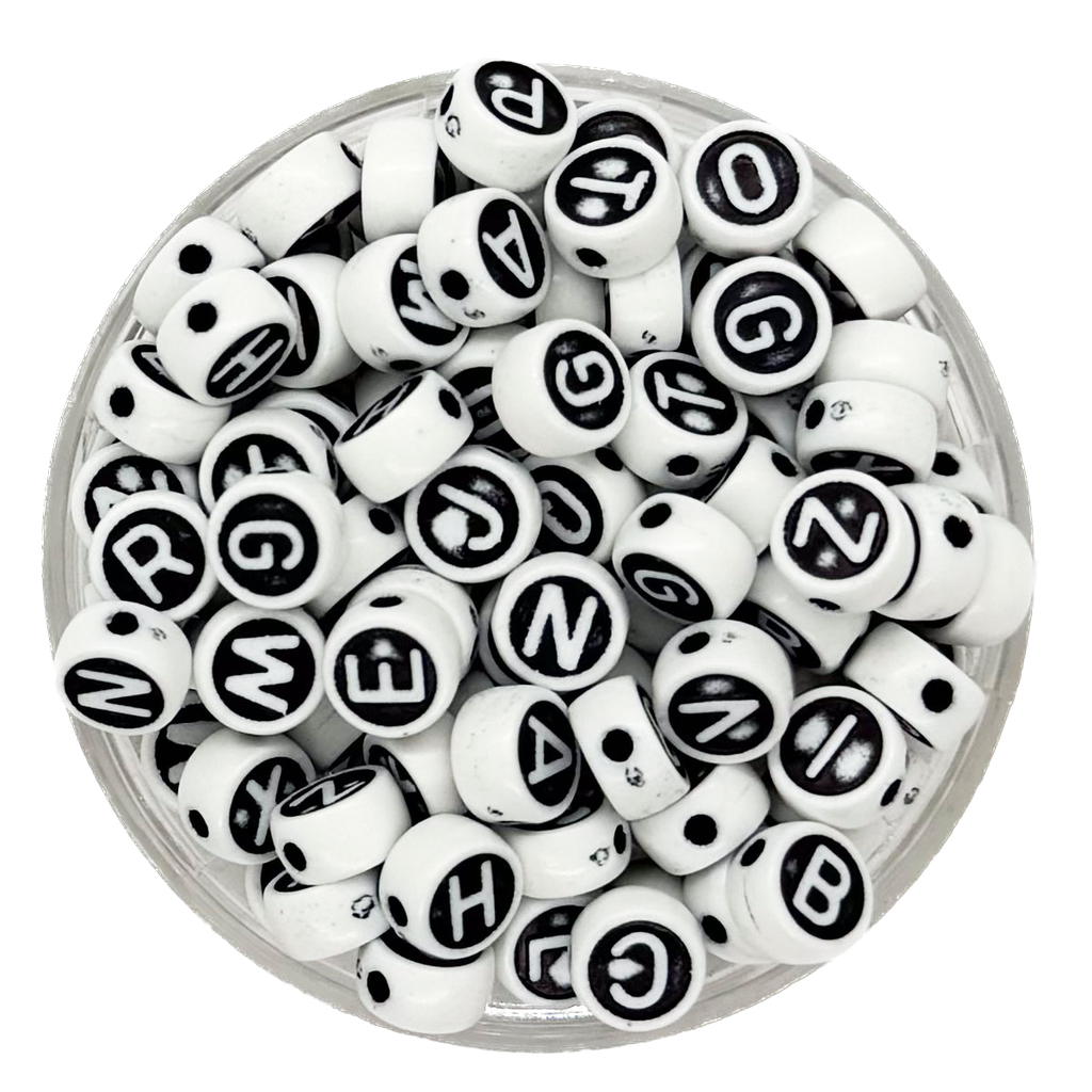 Plástico letras plana 7mm c/relieve b/n x 10grs.