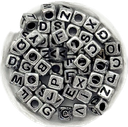 Plástico letras cubo 7x7mm plateado c/negro x 10grs