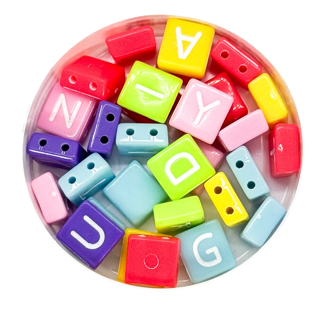 Plástico letras cuadradas planas 8x8mm colores x 10gr. 