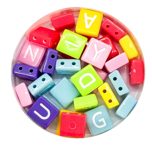 [12100] Plástico letras cuadradas planas 8x8mm colores x 10gr. 